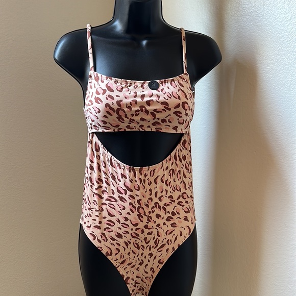 Cotton On Cream Cheetah Print Cutout One Piece Swimsuit - Picture 6 of 6